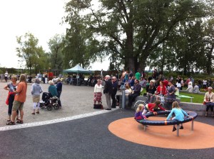 Uppskattningsvis 400 personer i publiken.