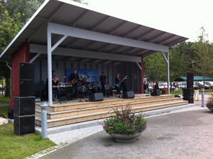 Brättne Blues Band med gäster. Foto: David Fryxelius.