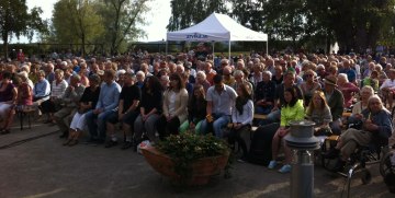 Trivselkväll i stadsparken. Foto: David Fryxelius.