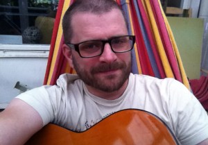 David Fryxelius i hängmattan.