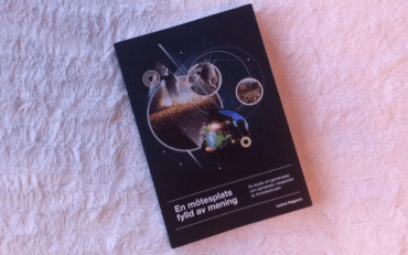 "En mötesplats fylld av mening" av Leena Hangsmo.