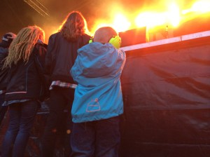 Ung publik vid Gain Elevens spelning på Arvika Stadsfest 2014. Foto: David Fryxelius.