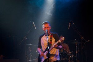 Simon Karlsson Band för Musikhjälpen på Ritz i Arvika. Foto: David Fryxelius.