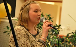 Jessica Gajdos framför sin låt. Foto: David Fryxelius.