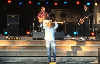 Gitarrsolo med Maple Grove på Rock Im Stadspark. Foto: David Fryxelius.