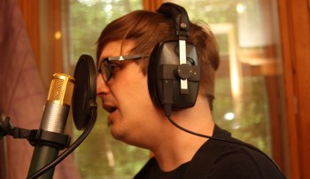 Markus Hedelin i Rasputin lägger sång i Silence Studio. Foto: David Fryxelius.