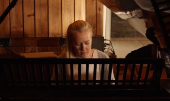 Linnea Ericson vid flygeln. Foto: David Fryxelius.