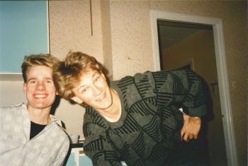 Tomas Walter och Magnus Fors i köket på Püben (Blå Huset) 1987. Foto utlånat av: Magnus Fors.
