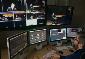Håke sköter livestreamen på Nordic Piano Competition 2017. Foto: David Fryxelius.