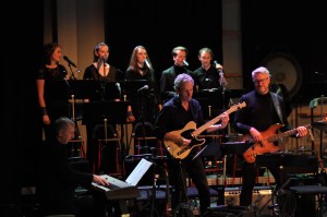 Musikskolans symfoniorkester framför en hyllning till Queen. Foto: David Fryxelius.