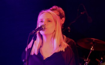 Josephine Asker i Pink Furtan på Parkliv 2019. Foto: David Fryxelius.