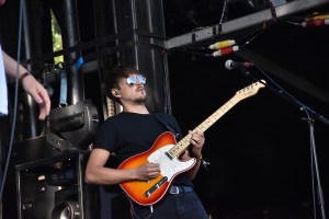 Musiker på Albin Lee Meldaus konsert på Arvika Hamnfest 2019. Foto: David Fryxelius.