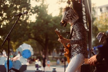 Sebra på Trivselkvällen i Stadsparken 2018. Foto: Sebra.