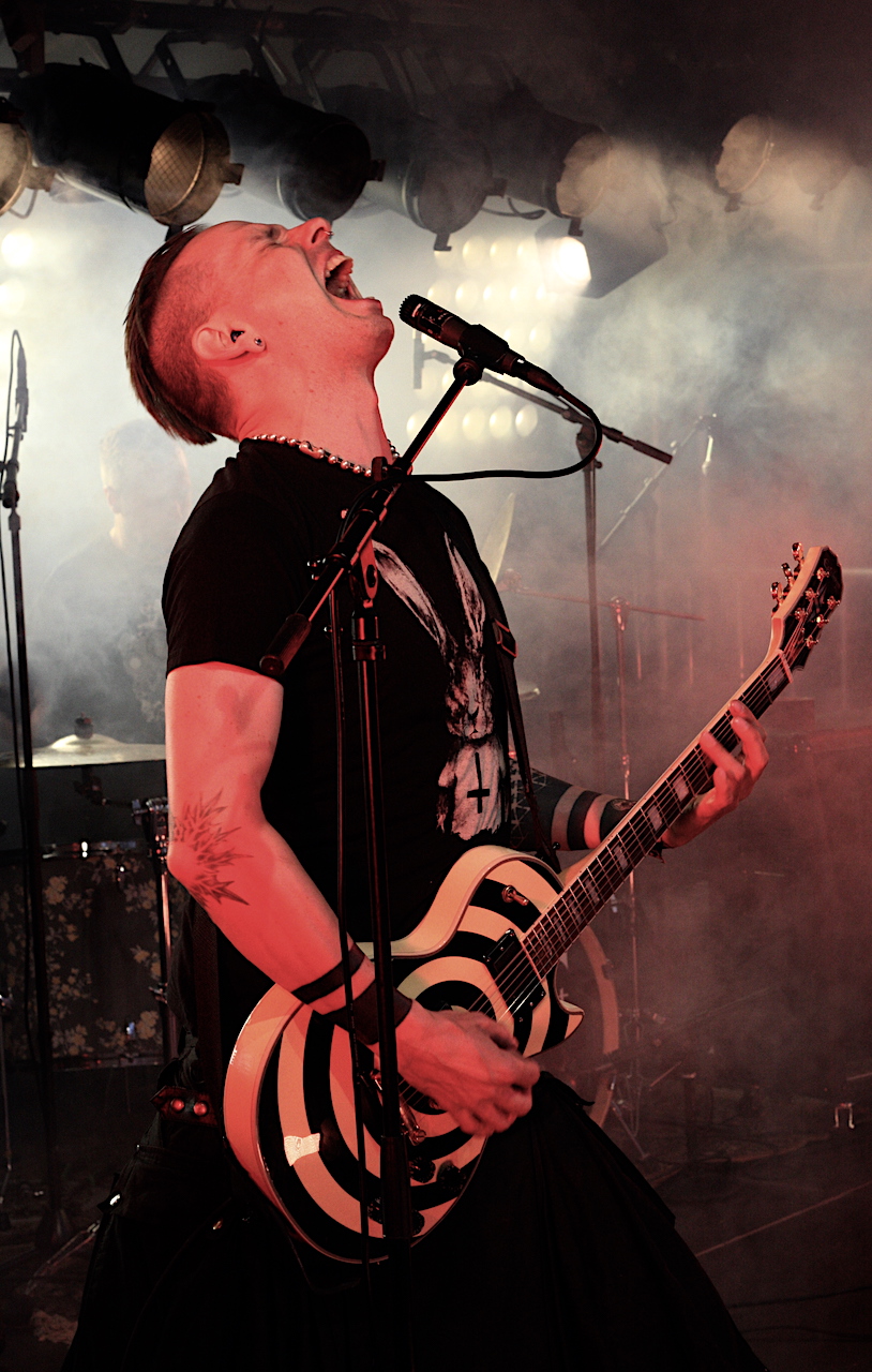 Niklas Nord i Deathtrap på Viksholmsfestivalen 2021. Foto: David Fryxelius.