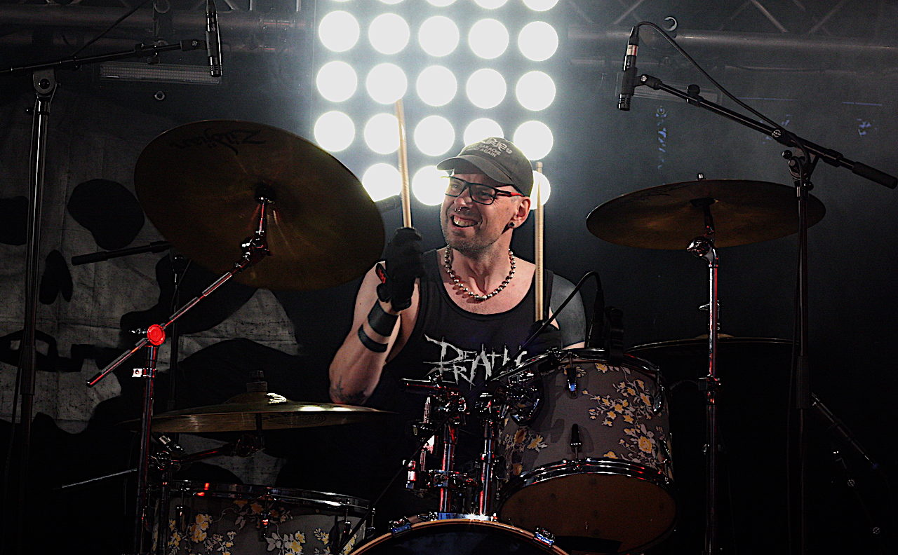 Niklas Nord i The Random Victims på Viksholmsfestivalen 2021. Foto: David Fryxelius.