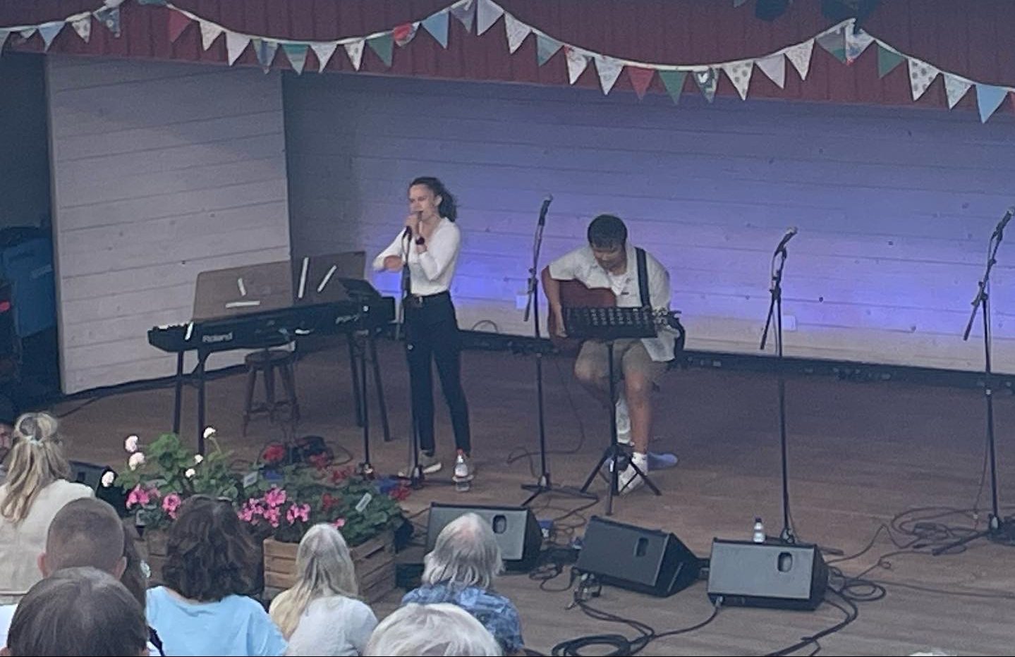 Linnea Waljestål och Natapat Ketmai på Stavnäs Visfestival 2022. Foto: David Fryxelius.