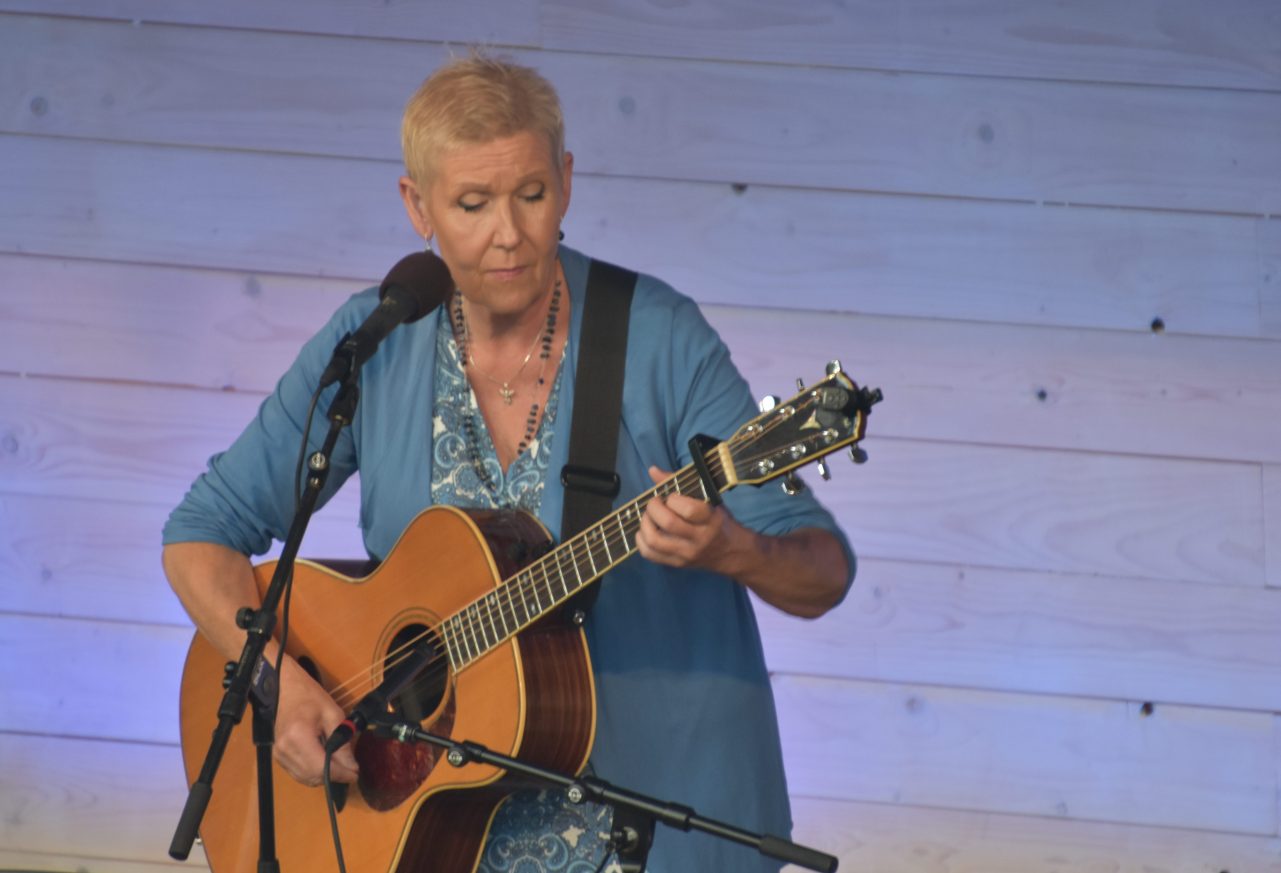 Susanne Alfvengren på Stavnäs Vifestival 2022. Foto: David Fryxelius.