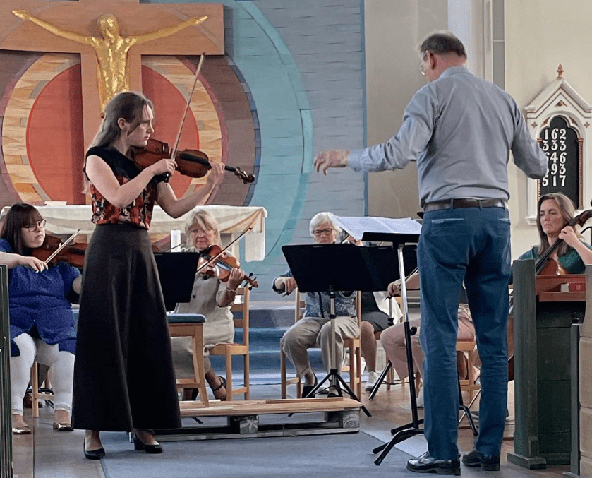 Maya Crawford Phillips och Arvika stråkorkester. Foto: David Fryxelius.