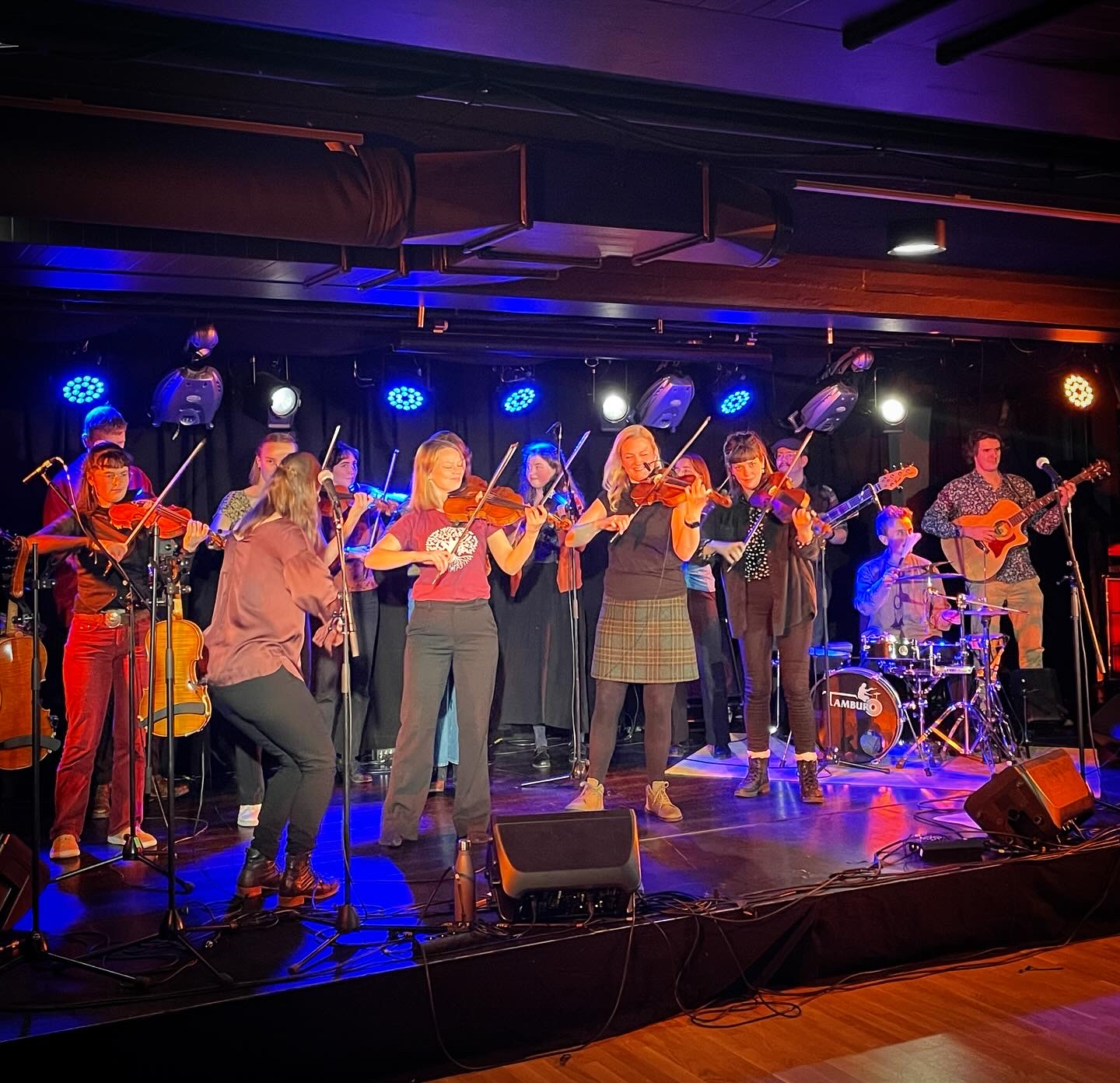 MP3 och Ingesundsstudenterna på Arvikafolk på Ritz. Foto: David Fryxelius.