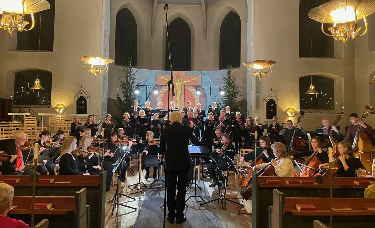 Julkonsert med Arvika Stråkorkester, Arvika kammarkör och elever från Musikskolan i Arvika. Foto: David Fryxelius.