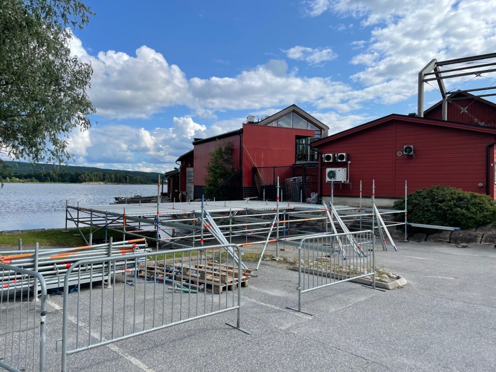 Bygge av Arvika Hamnfest 2024 pågår. Foto: David Fryxelius.