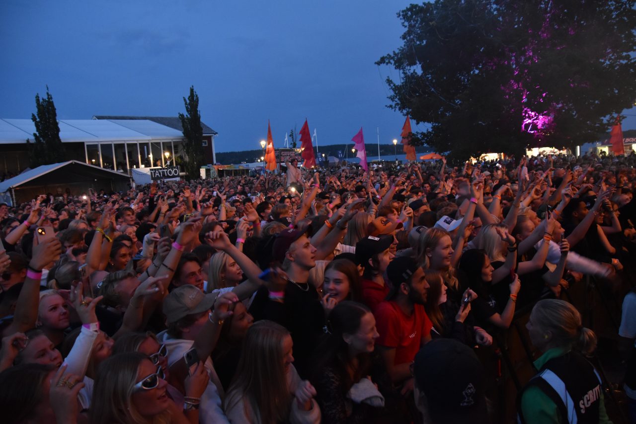 Publik på Roc Boys på Arvika Hamnfest 2024. Foto: David Fryxelius.