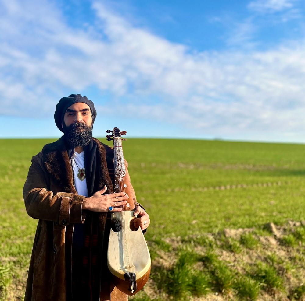 Eslam El Sha'ary uppträder hos ArvikaFolk på Ritz. Foto: Eslam El Sha'ary.