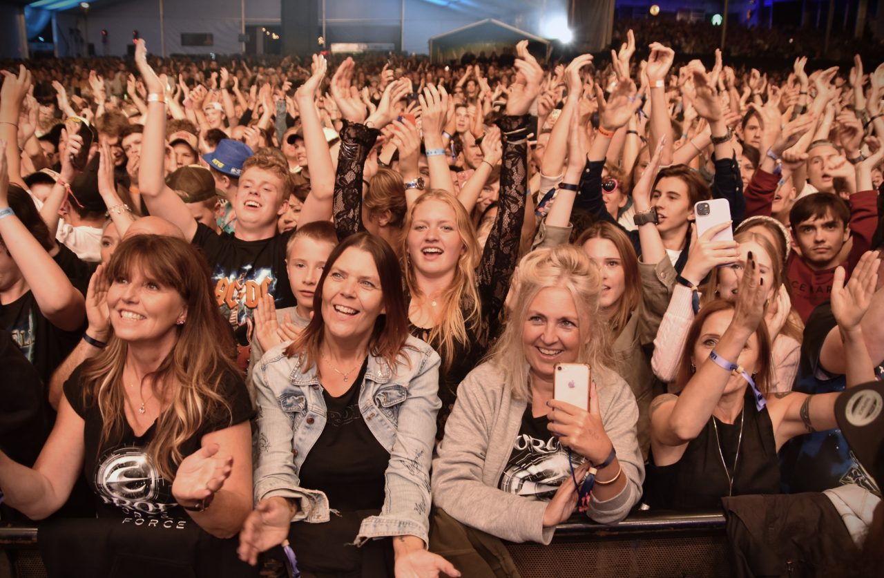 Publik på Europe på Arvika Hamnfest 2025. Foto: David Fryxelius.