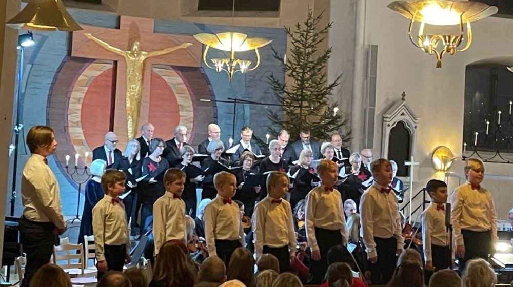 Arvika gosskör på Arvika konsertförenings julkonsert 2025. Foto: David Fryxelius.
