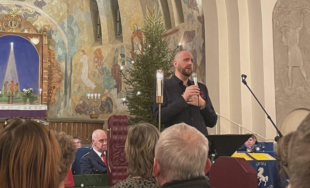 Anton Ljungqvist solist på Arvika stadsmusikkåts julkonsert 2025. Foto: David Fryxelius.