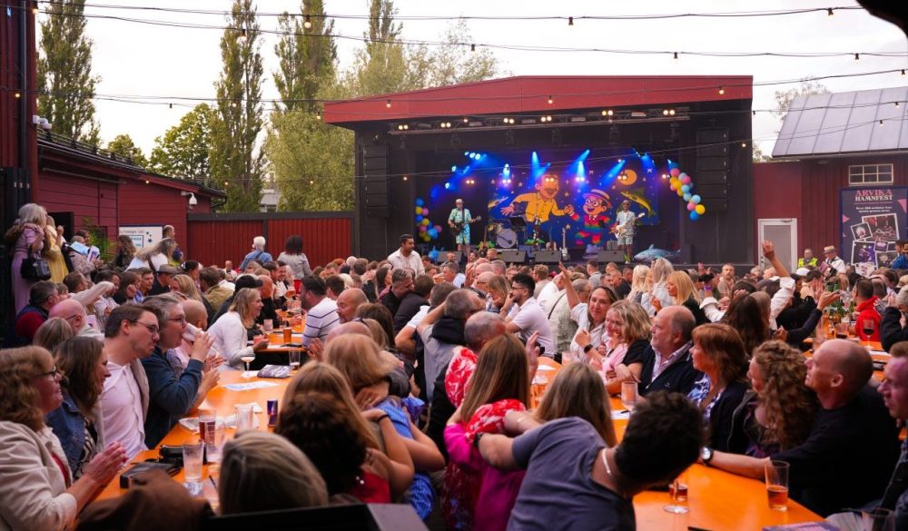 Allsången på Olssons brygga. Foto: Pressbild från Olssons brygga.
